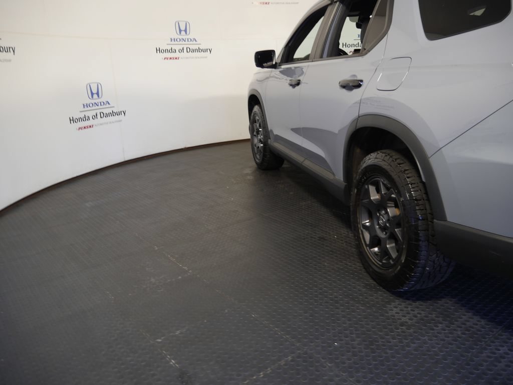 Certified 2025 Honda Pilot TrailSport image 10