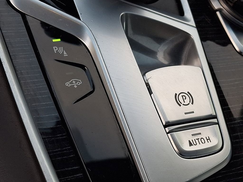 Used 2019 BMW 750i xDrive w/ Executive Package AWD/4WD image 21