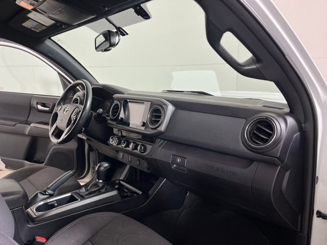 Used 2017 Toyota Tacoma TRD Sport w/ Tow Package (A/T) image 21