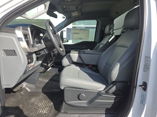 New 2025 Ford F550 4x4 Regular Cab Super Duty image 12