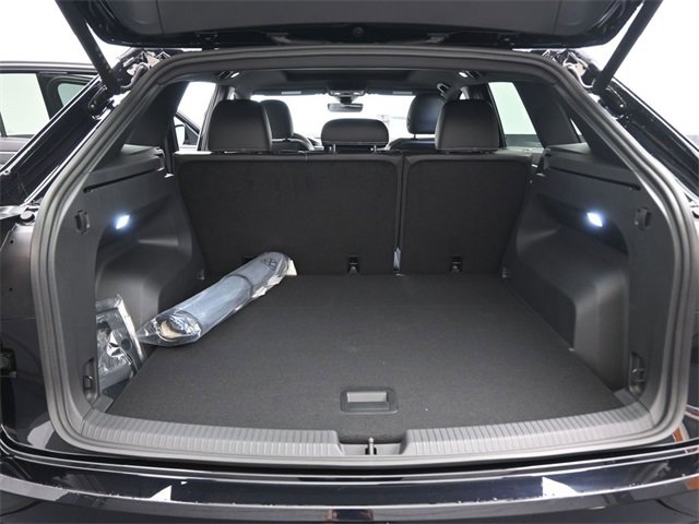 New 2026 Volkswagen Atlas Cross Sport SE image 12