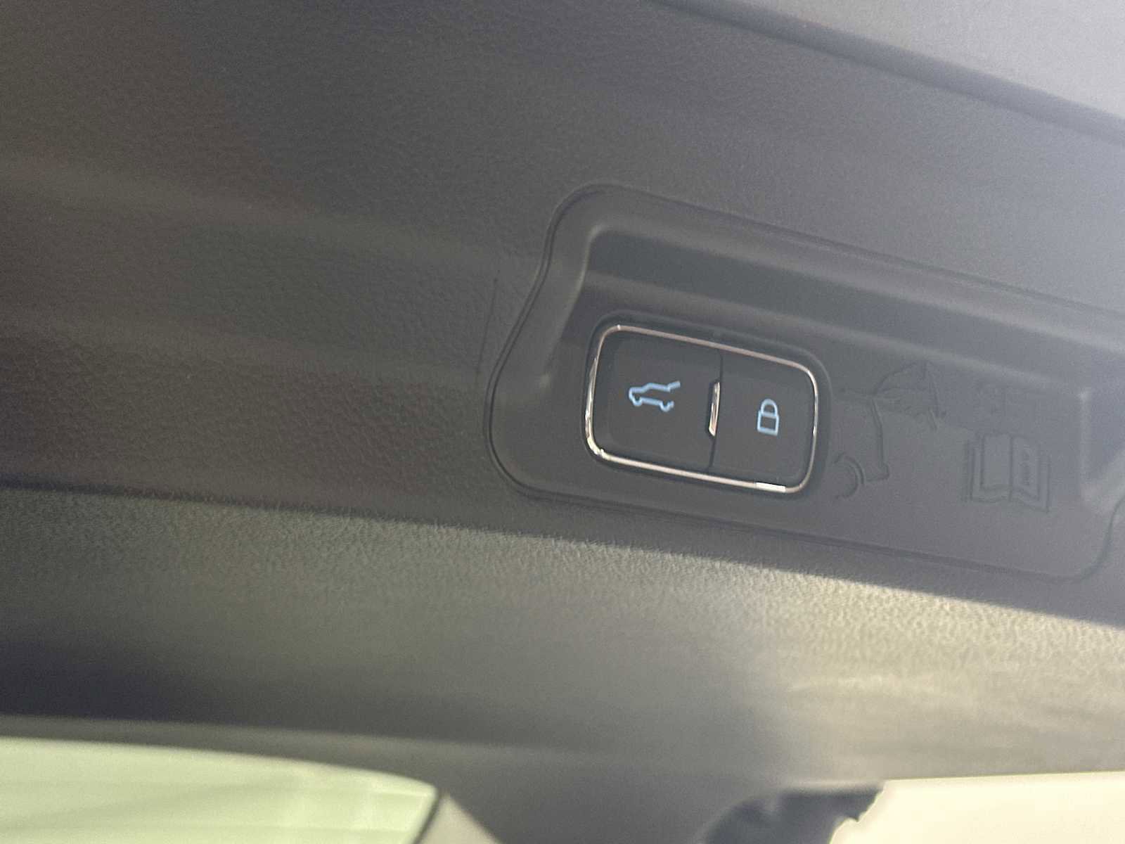 Used 2025 Ford Explorer Active w/ Active Comfort Package RWD image 23