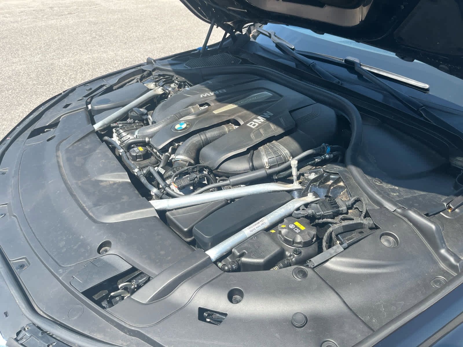 Used 2019 BMW 750i xDrive w/ M Sport Package AWD/4WD image 12