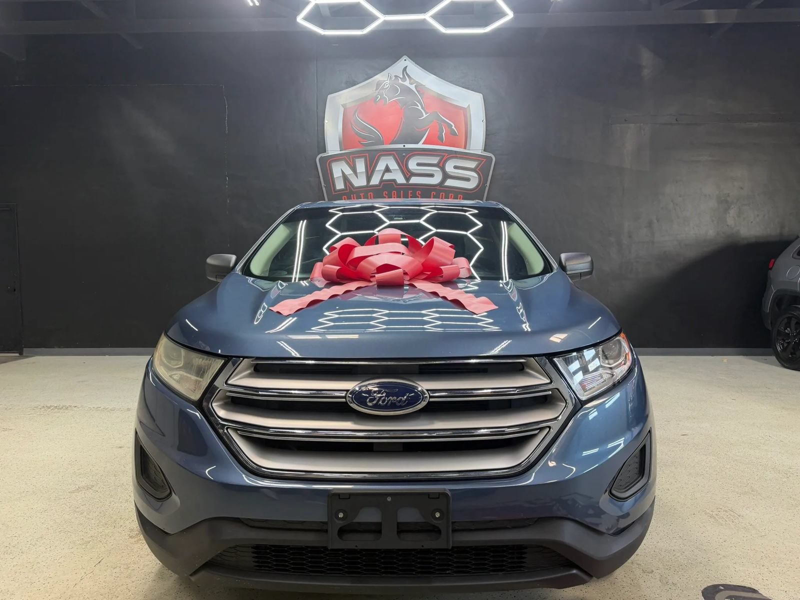 Used 2018 Ford Edge SE FWD image 6