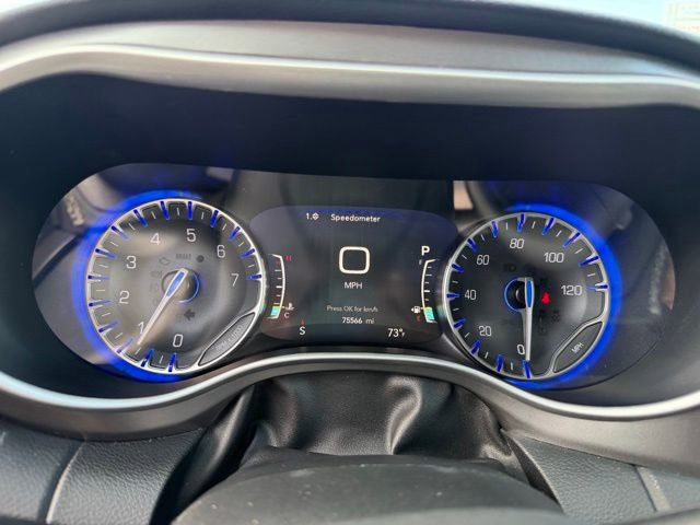 Used 2023 Chrysler Pacifica Touring-L FWD image 18