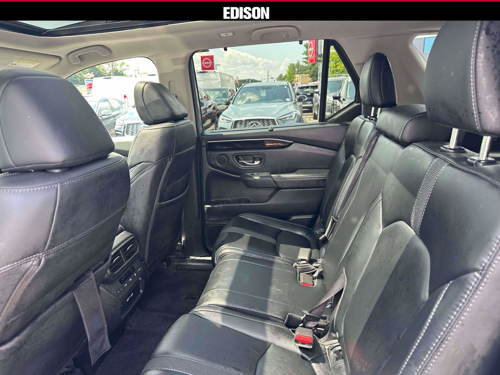 Used 2023 Honda Pilot Touring image 9