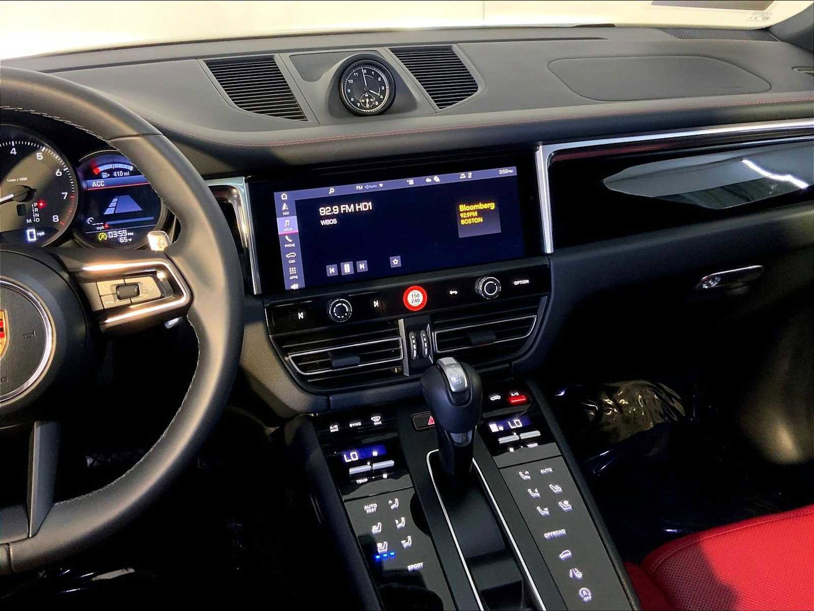 Certified 2026 Porsche Macan AWD/4WD image 16
