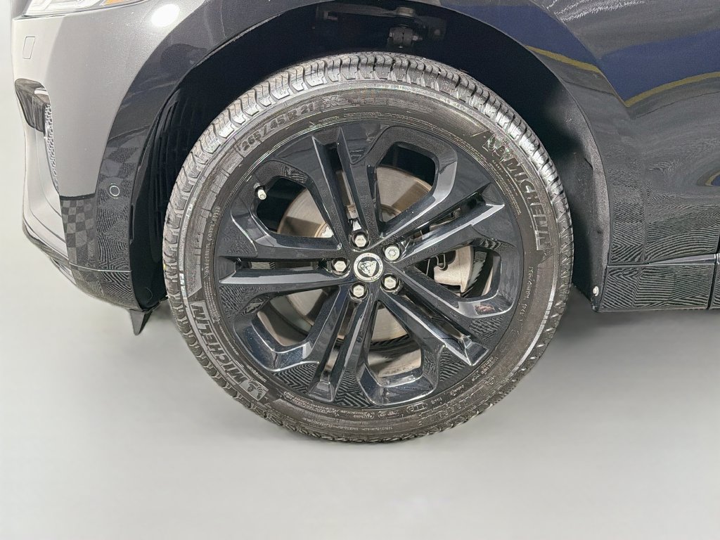 Used 2026 Jaguar F-PACE R-Dynamic S AWD/4WD image 32