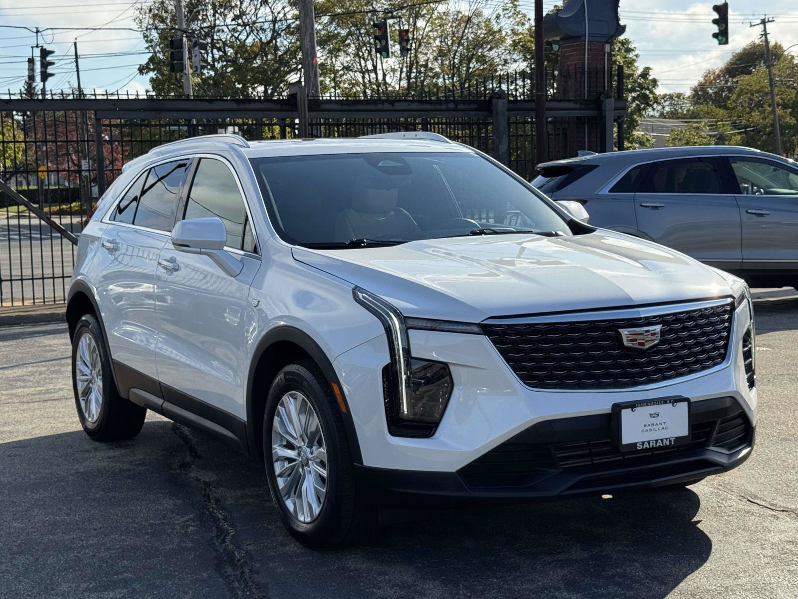 Certified 2024 Cadillac XT4 Luxury w/ Cold Weather Package AWD/4WD image 4