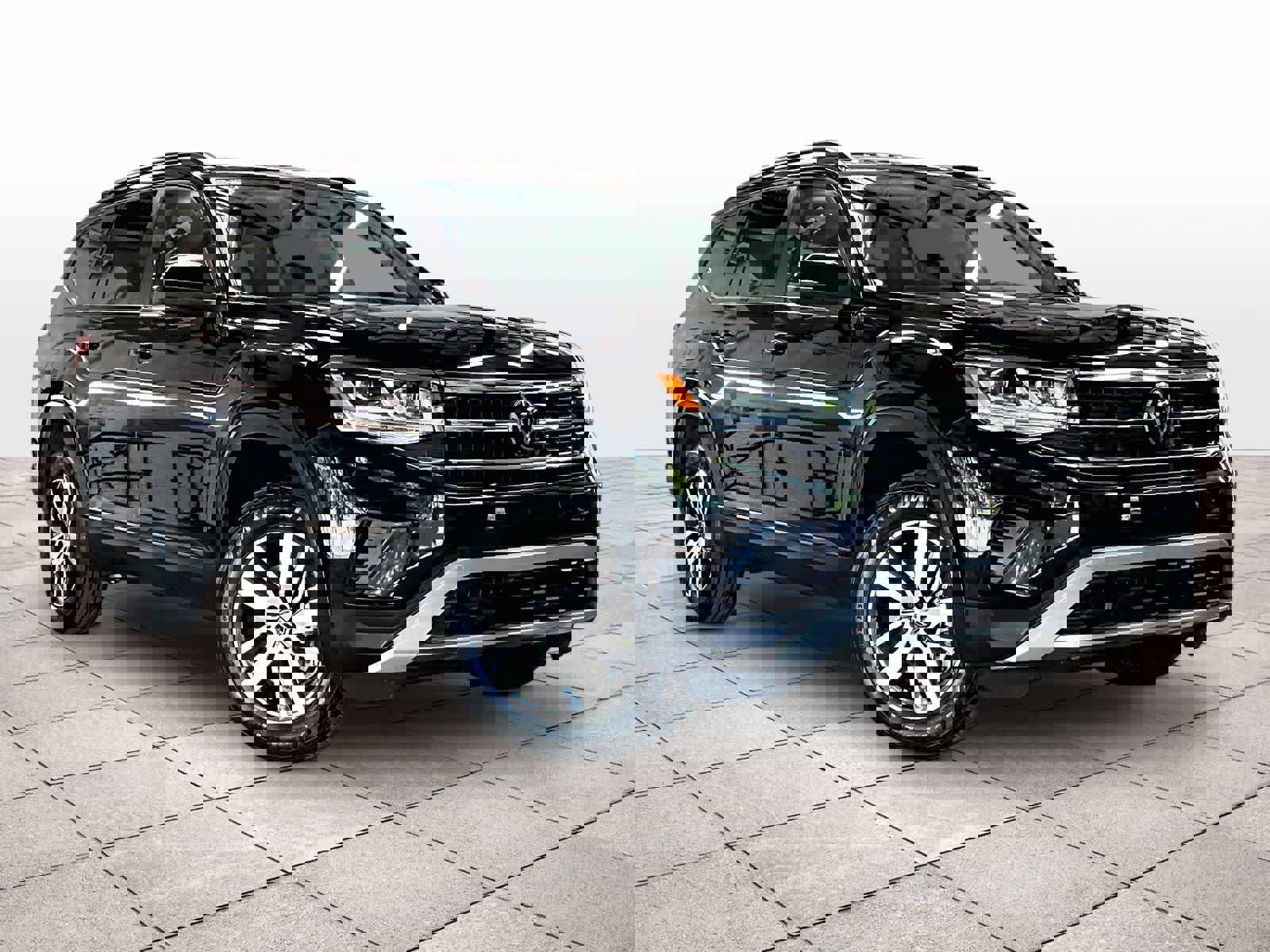 Used 2023 Volkswagen Atlas SE image 2