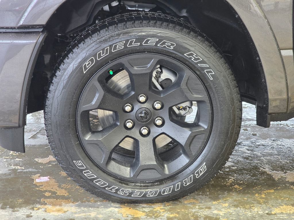 New 2026 RAM 1500 4x4 Crew Cab image 12