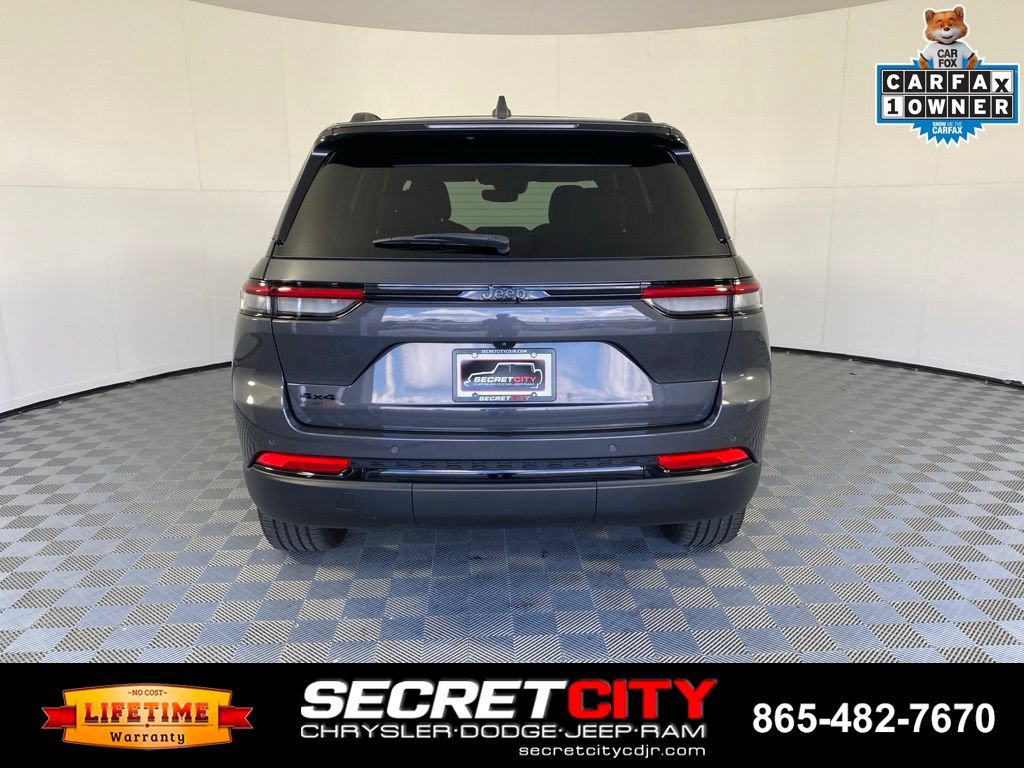 Used 2023 Jeep Grand Cherokee Altitude AWD/4WD image 6