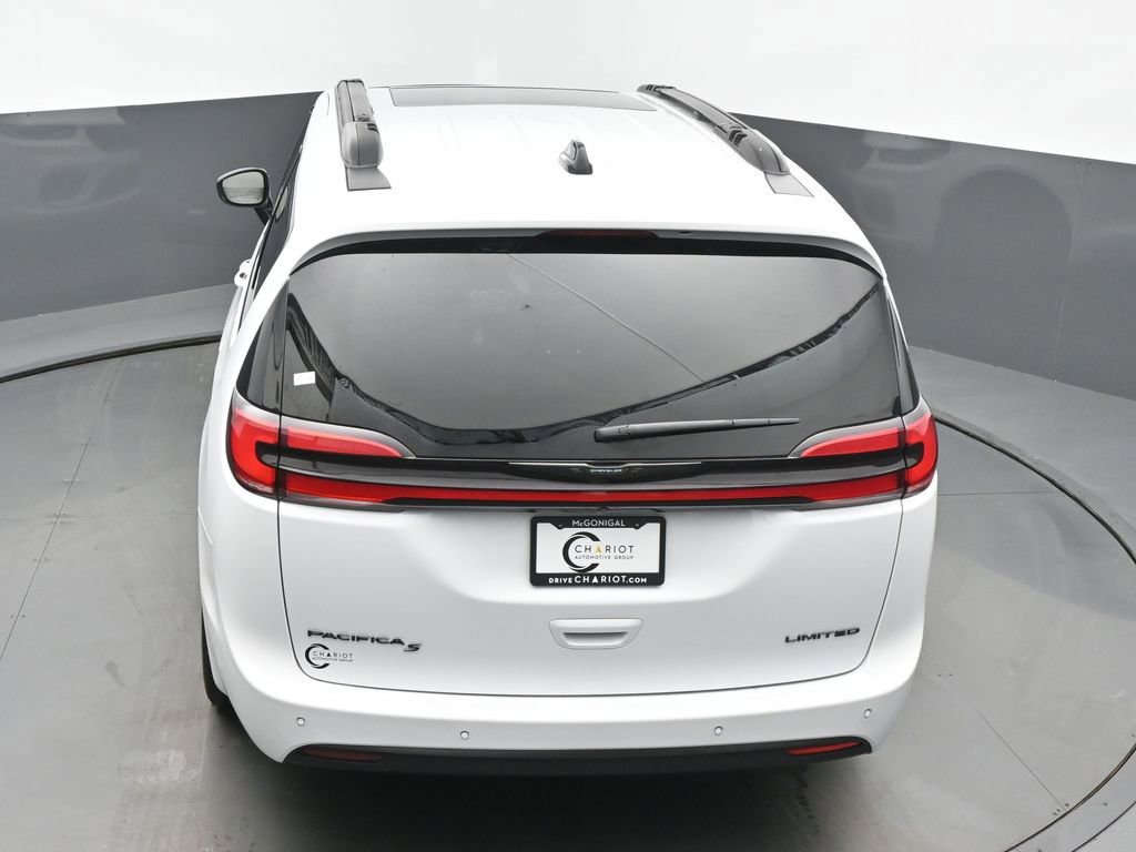 Used 2025 Chrysler Pacifica Limited image 42