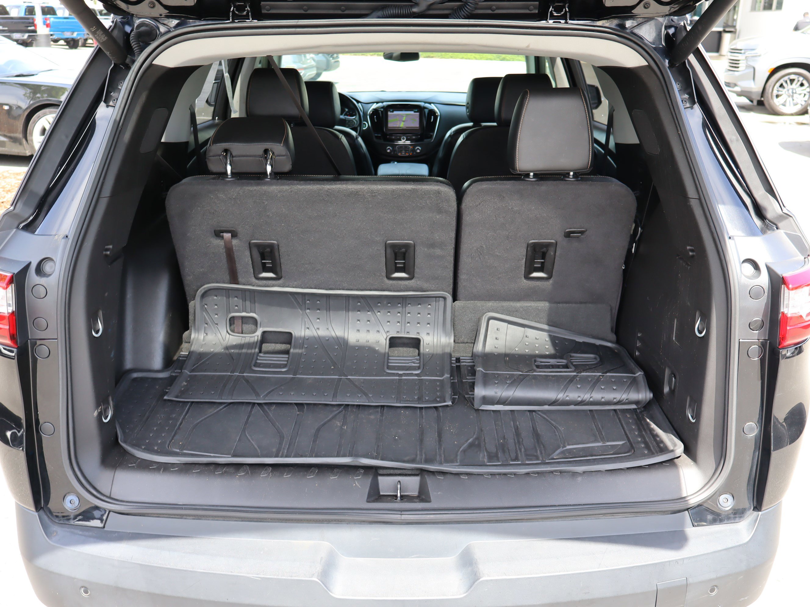 Used 2019 Chevrolet Traverse RS w/ LPO, Floor Liner Package AWD/4WD image 35