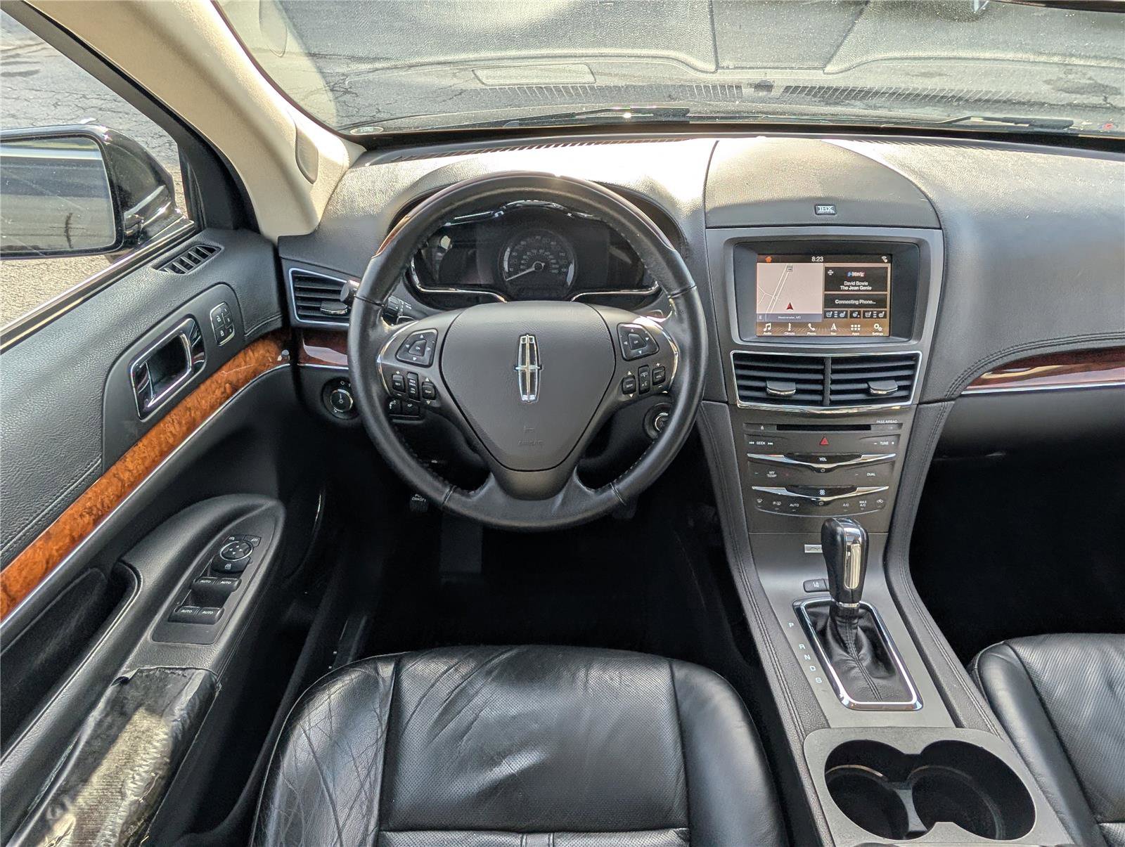 Used 2019 Lincoln MKT AWD image 16