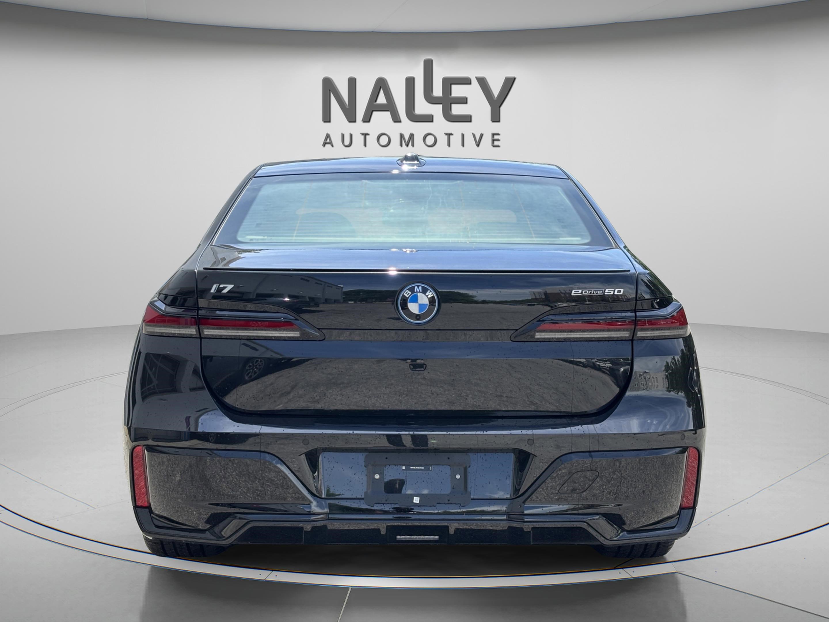 Used 2025 BMW i7 eDrive50 w/ M Sport Package image 3
