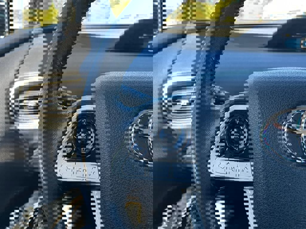 Used 2017 Toyota Prius Prime Advanced image 17