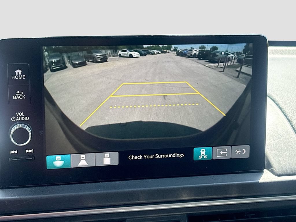 Used 2025 Honda Pilot Touring image 14