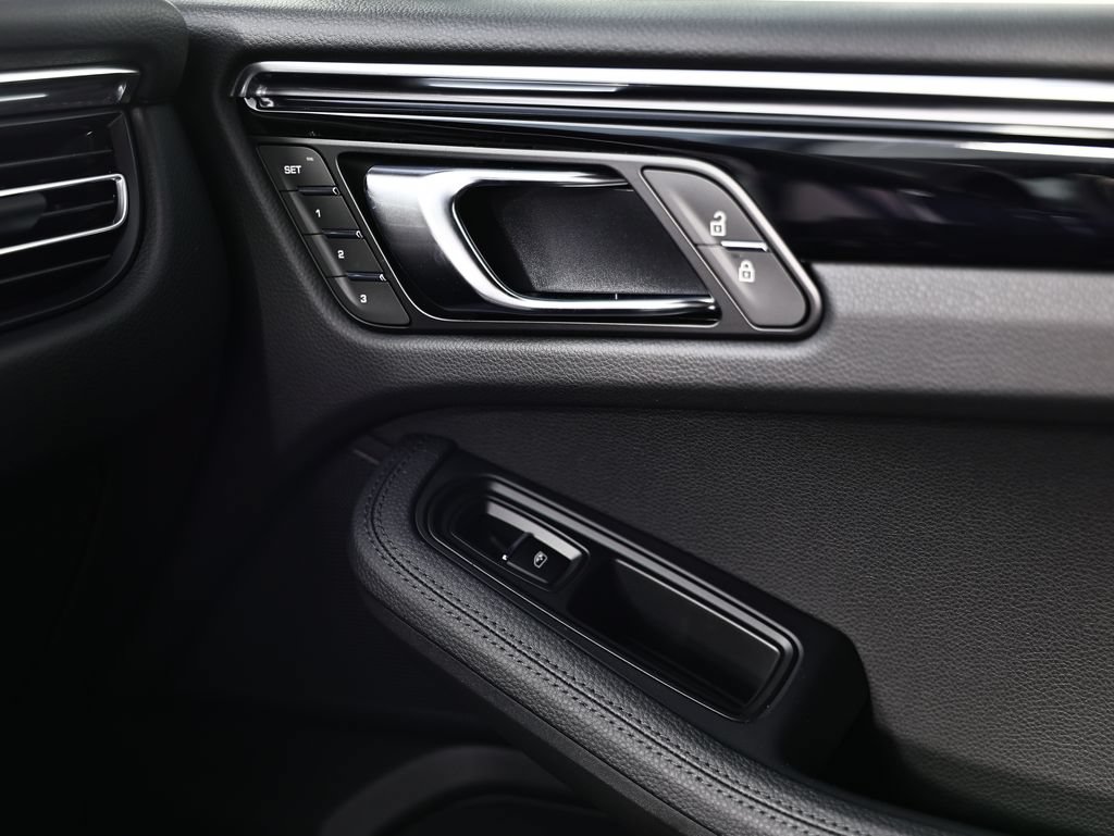 New 2026 Porsche Macan AWD/4WD image 41