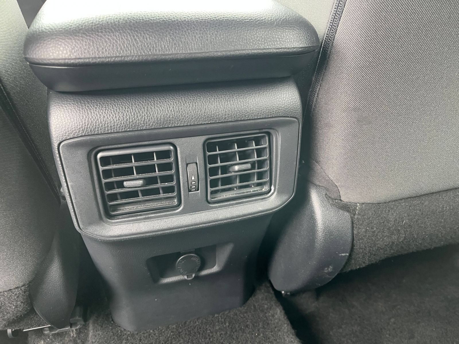 Used 2025 Toyota RAV4 LE AWD/4WD image 23
