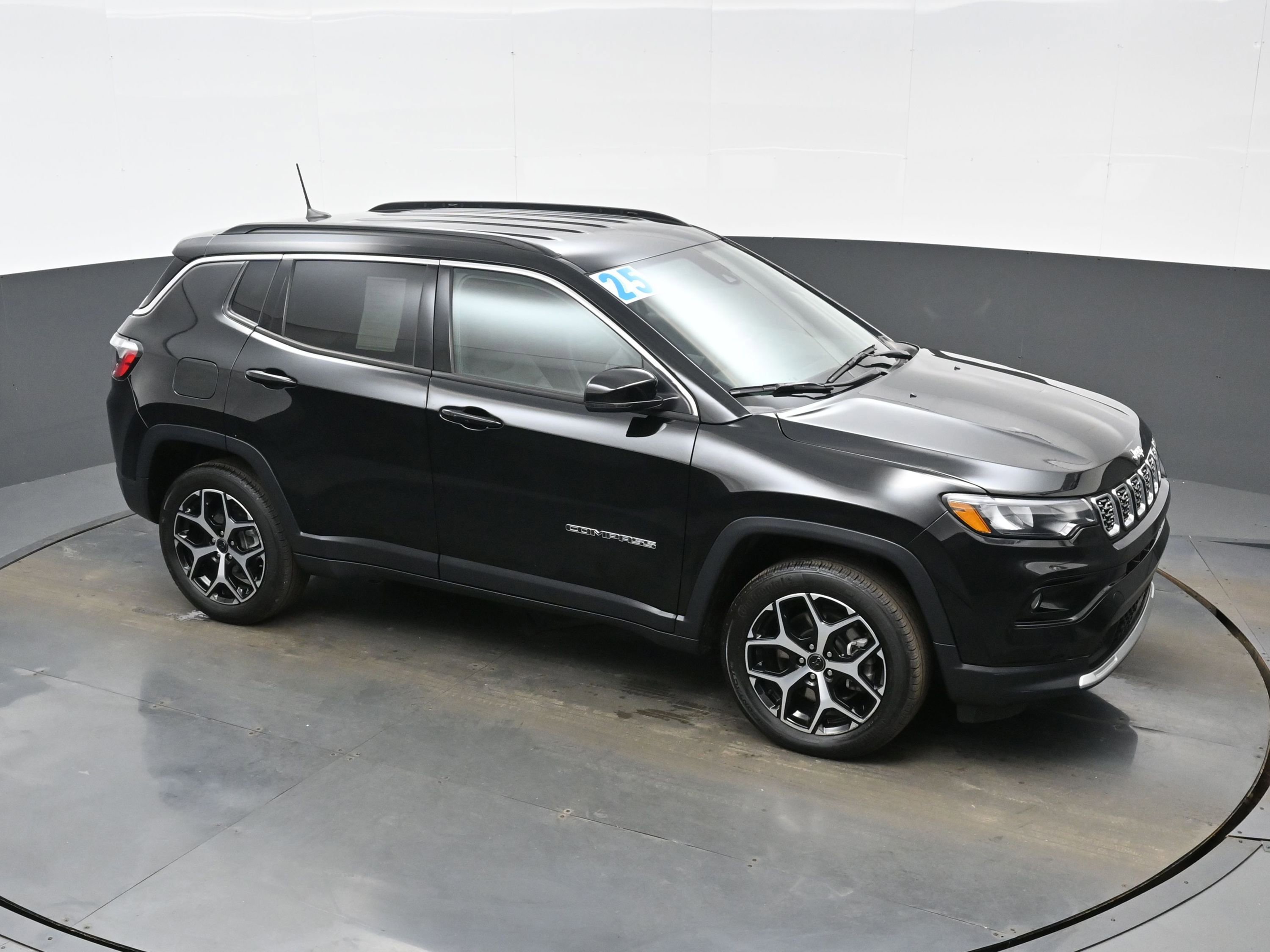 Used 2025 Jeep Compass Limited image 39