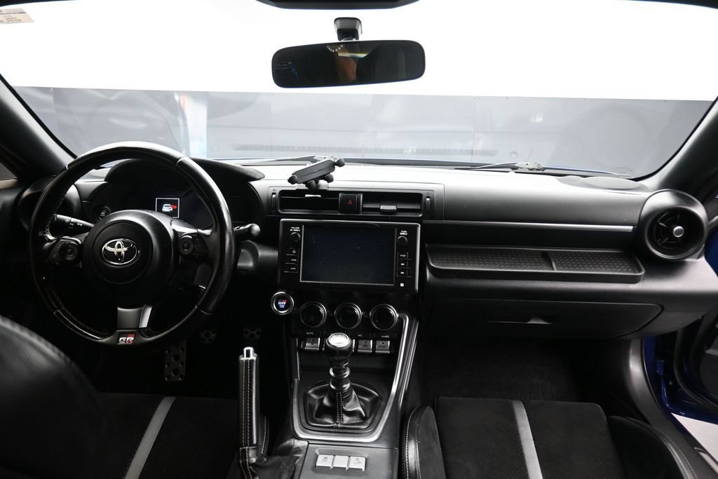 Used 2022 Toyota GR86 Premium RWD image 35