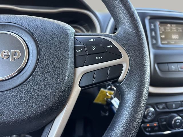 Used 2018 Jeep Cherokee Latitude w/ Safety Group image 28