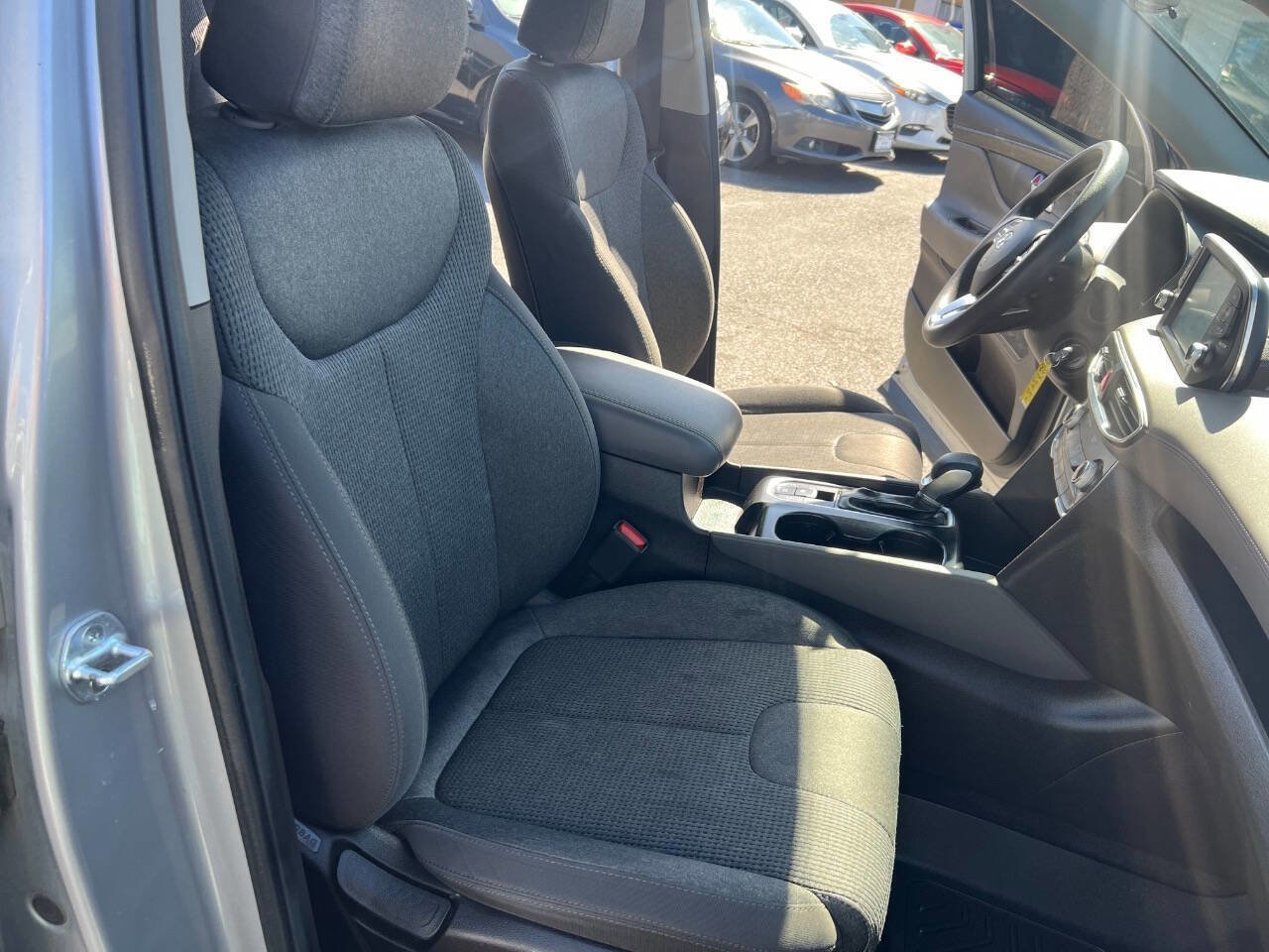 Used 2020 Hyundai Santa Fe SE image 12