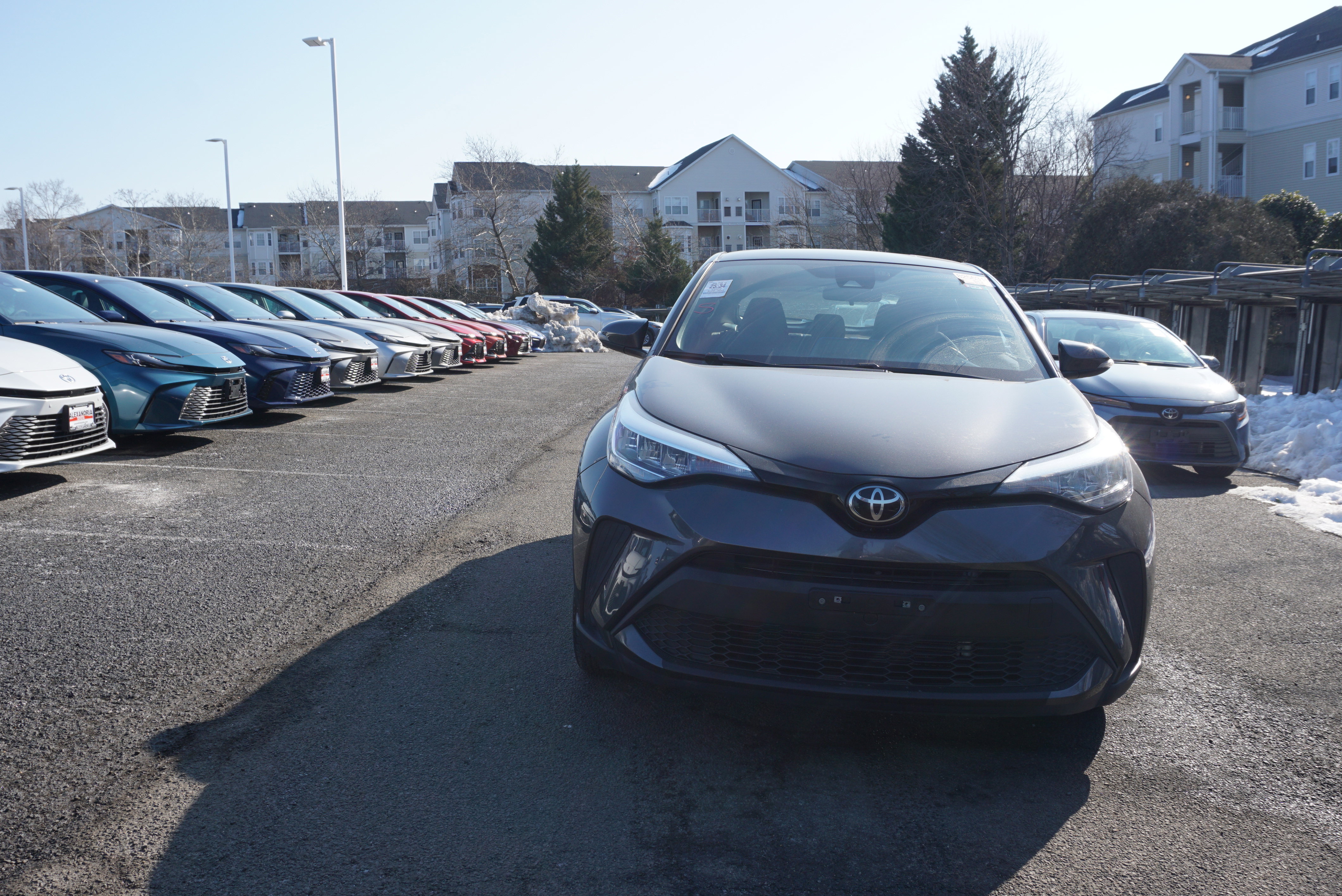 Used 2022 Toyota C-HR XLE image 2