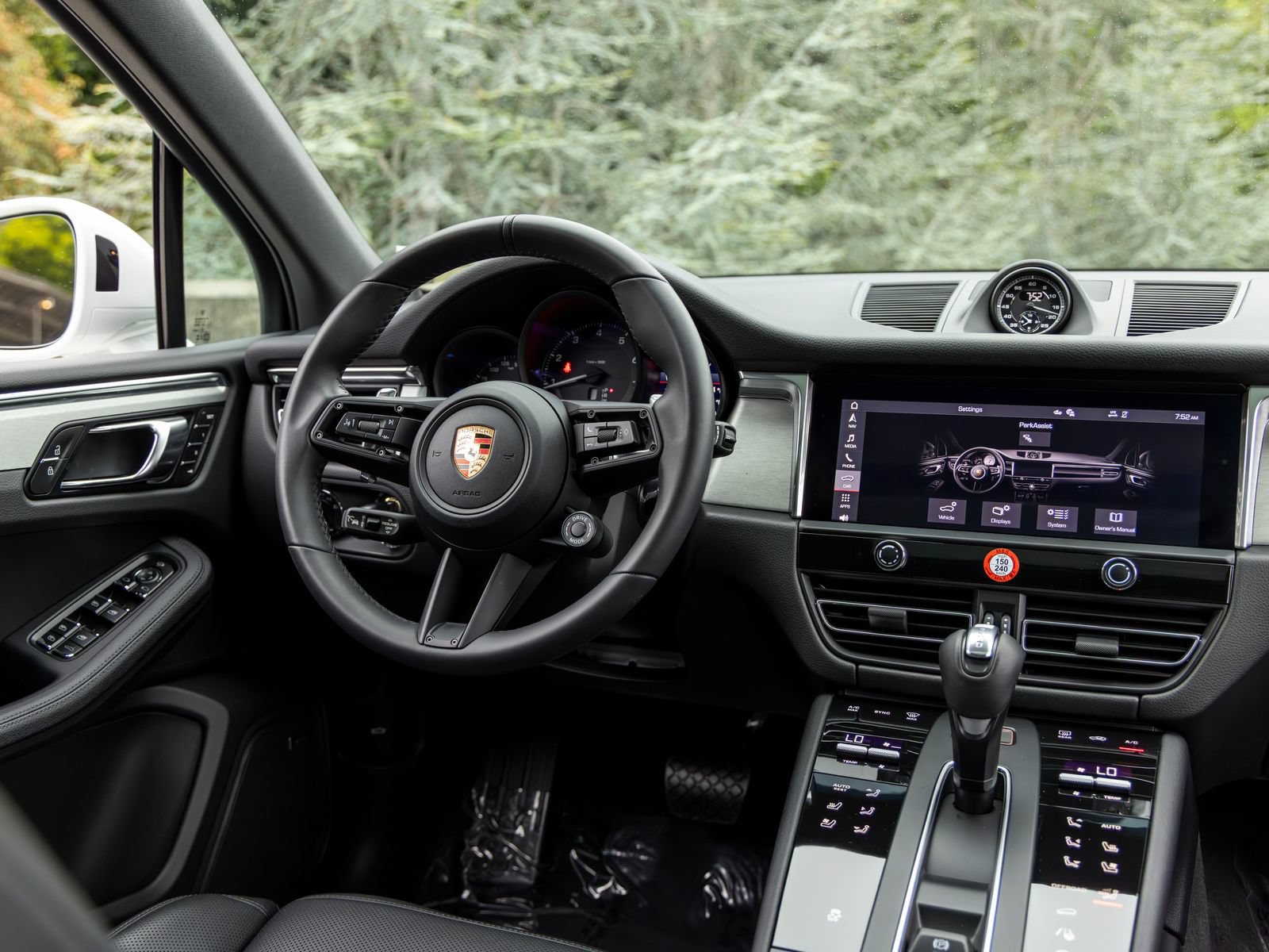 Certified 2026 Porsche Macan AWD/4WD image 41