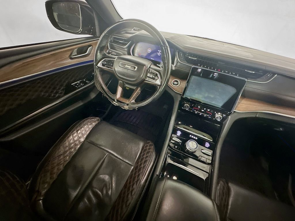Used 2023 Jeep Grand Cherokee Summit image 9