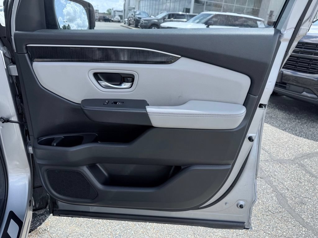Used 2025 Honda Pilot Elite image 18