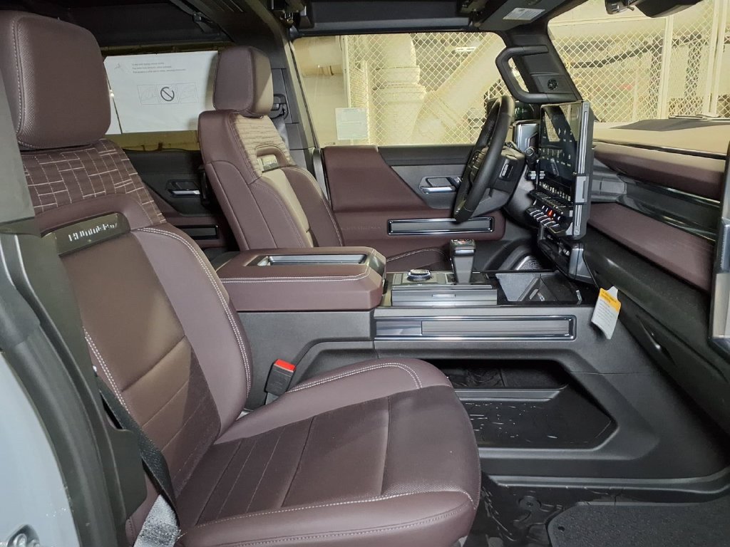 New 2026 GMC Hummer EV 4x4 Crew Cab w/ LPO, Dark Essentials Package image 6