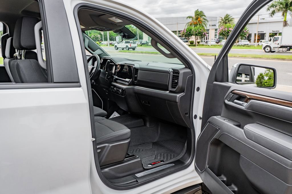 Used 2025 Chevrolet Silverado 1500 LT AWD/4WD image 34