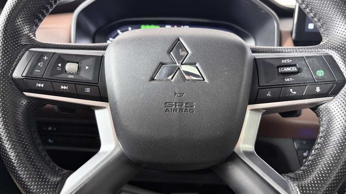 Used 2025 Mitsubishi Outlander SEL AWD/4WD image 16