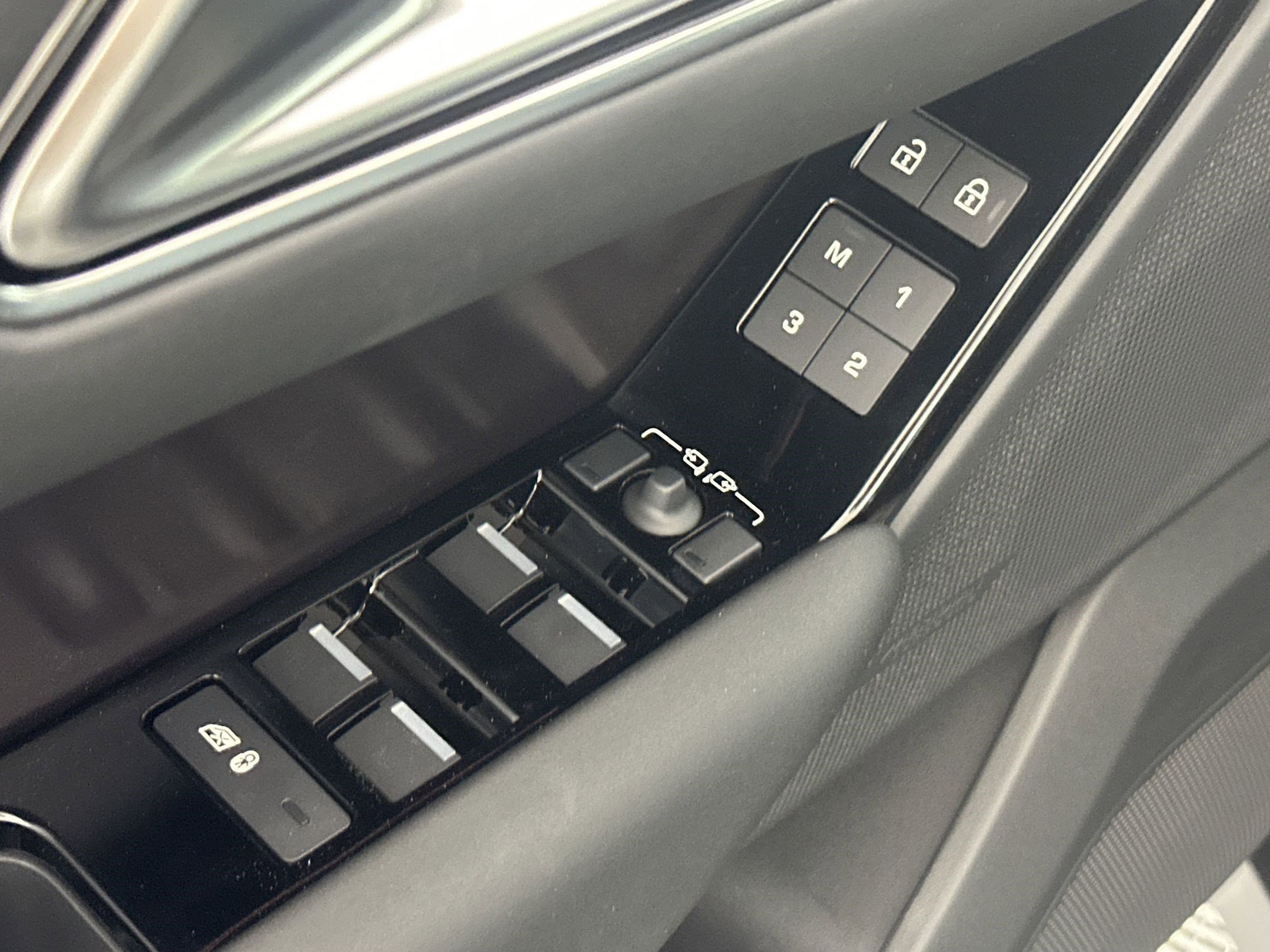 New 2026 Land Rover Range Rover Velar Dynamic SE image 20