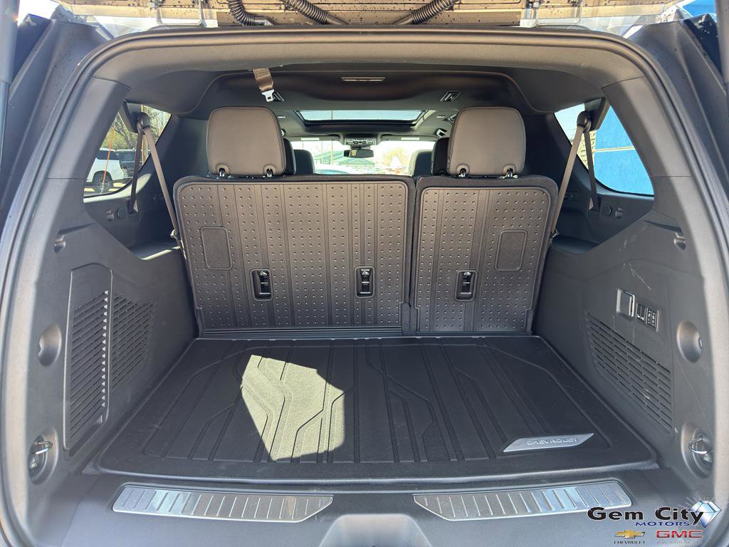 New 2026 Chevrolet Suburban Z71 w/ Comfort Package AWD/4WD image 8