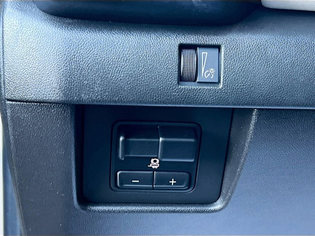 Used 2023 GMC Canyon AT4X image 11