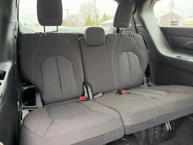 Used 2022 Chrysler Pacifica Touring AWD/4WD image 39