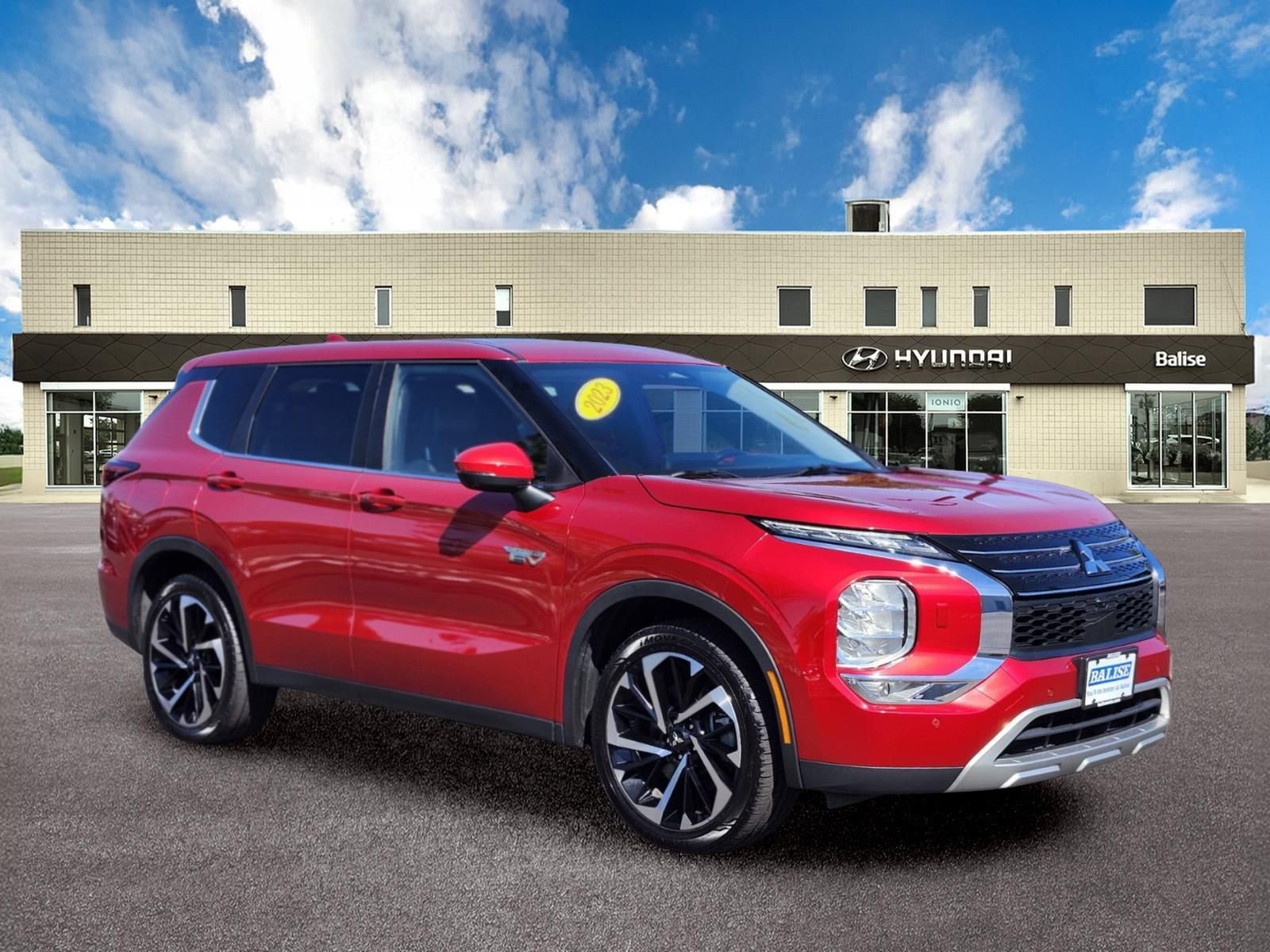 Used 2023 Mitsubishi Outlander SE AWD/4WD image 1