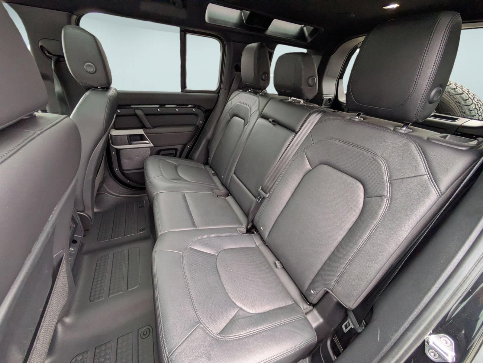 Used 2024 Land Rover Defender 110 SE AWD/4WD image 25