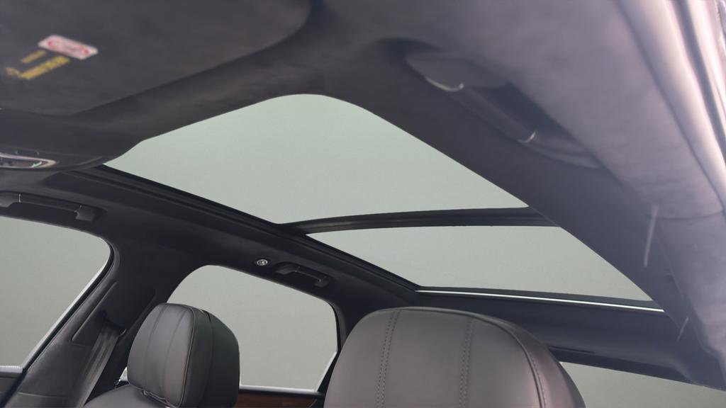 Used 2021 Bentley Bentayga image 21