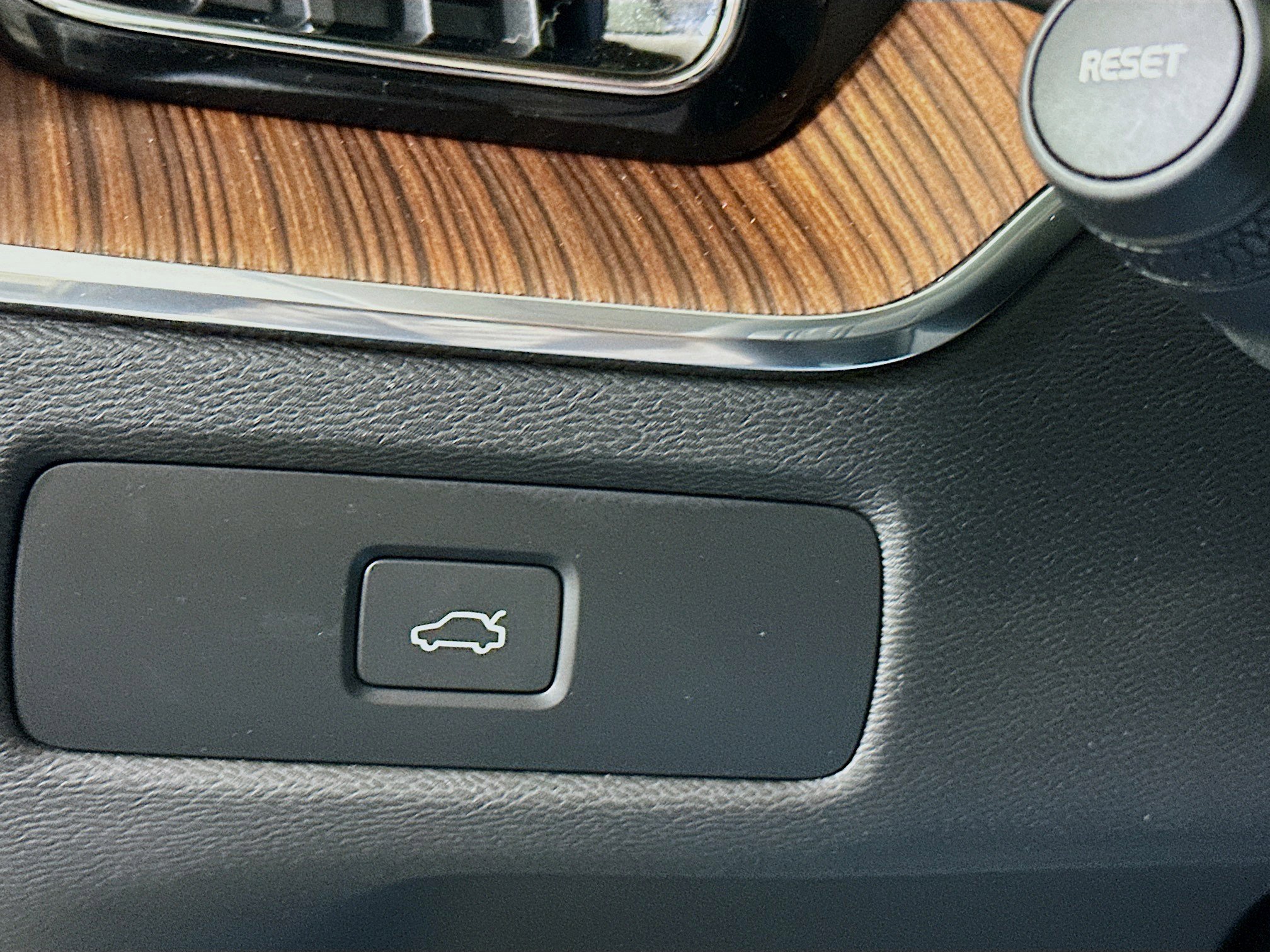 Used 2023 Volvo XC60 B5 Plus w/ Climate Package image 17