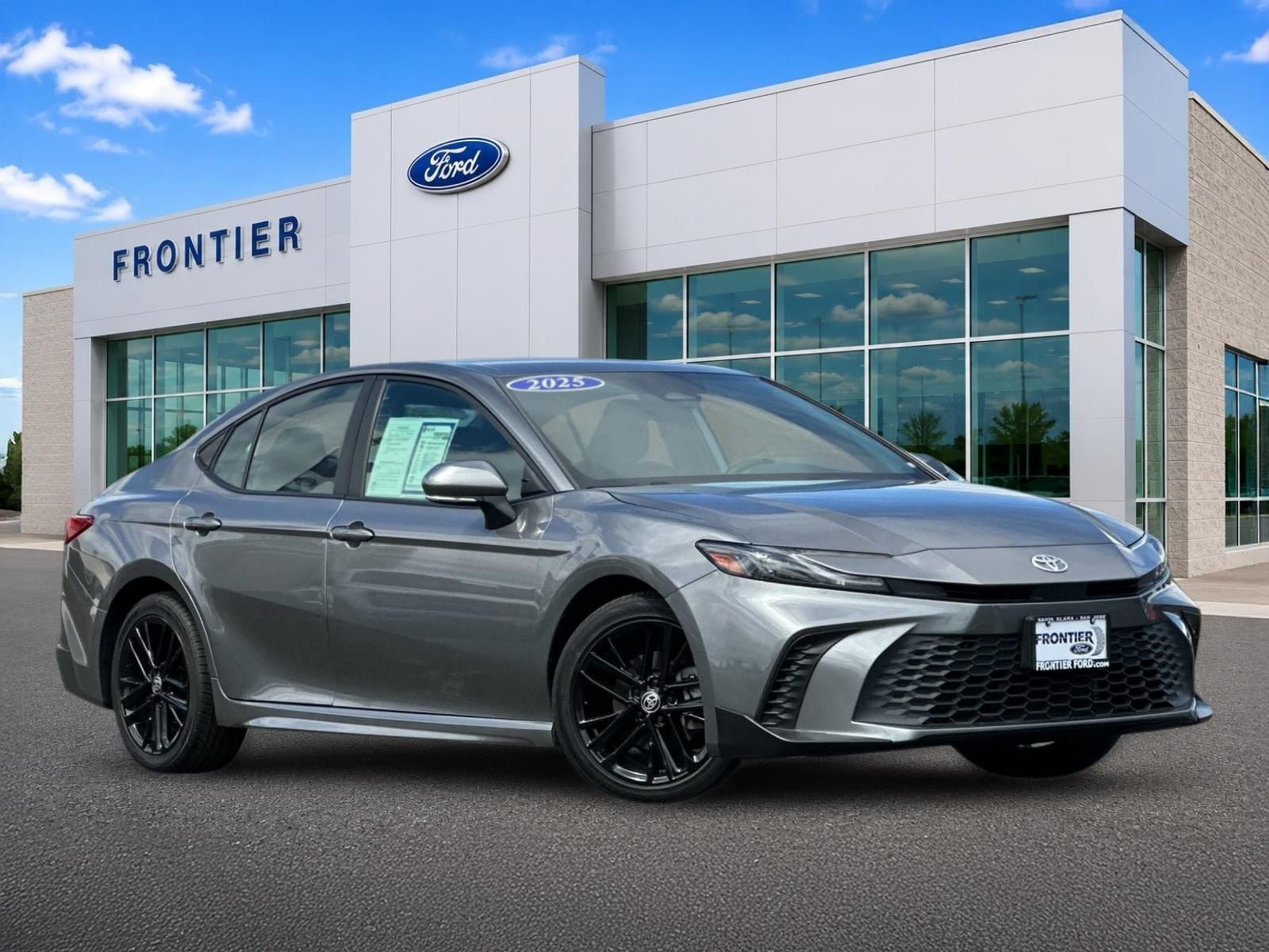 Used 2025 Toyota Camry SE FWD video 1