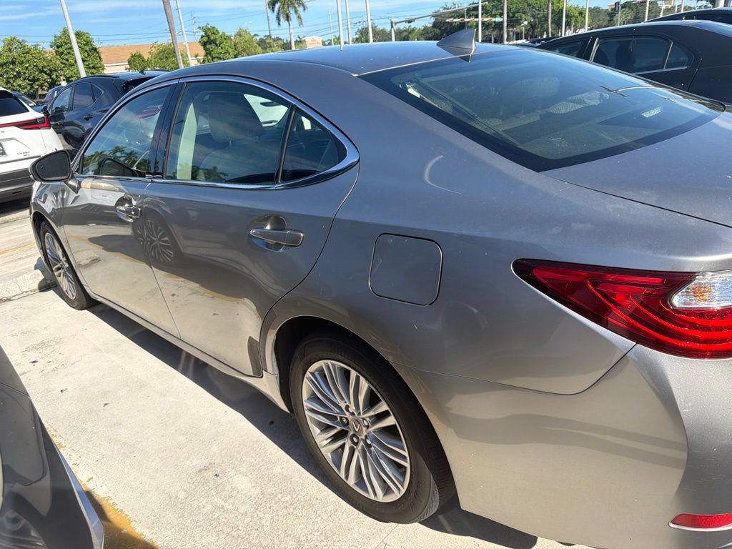 Used 2015 Lexus ES 350 w/ Luxury Package FWD image 4
