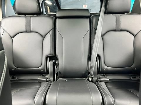 Used 2025 Honda Pilot Touring image 14