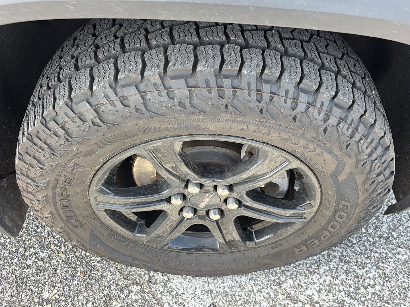 Used 2020 GMC Acadia AT4 w/ LPO, Roadside Safety Package image 9