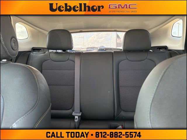 Used 2025 Chevrolet Trax LT w/ Driver Confidence Package image 19