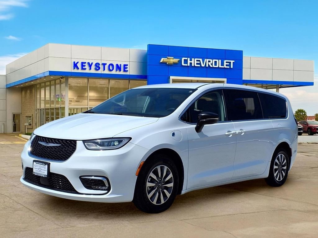 Used 2024 Chrysler Pacifica Limited FWD image 3