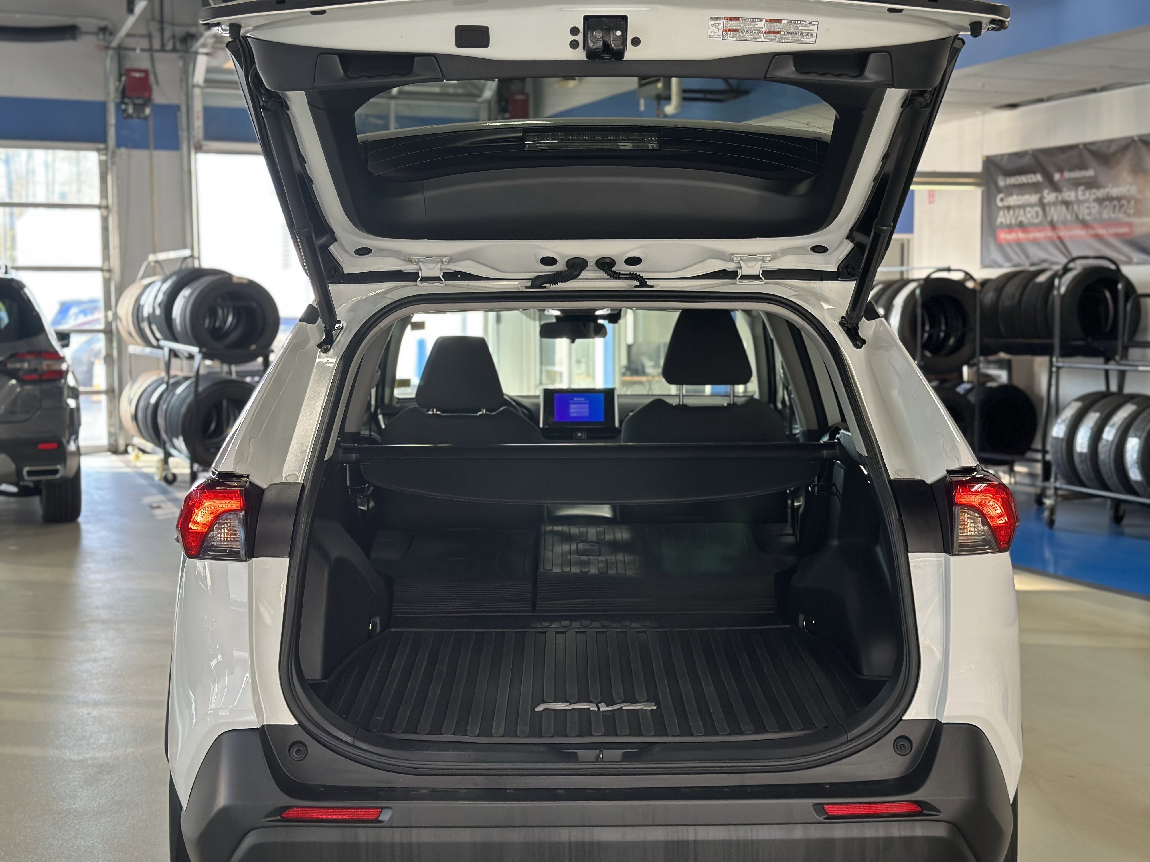 Used 2023 Toyota RAV4 XLE w/ Convenience Package AWD/4WD image 5